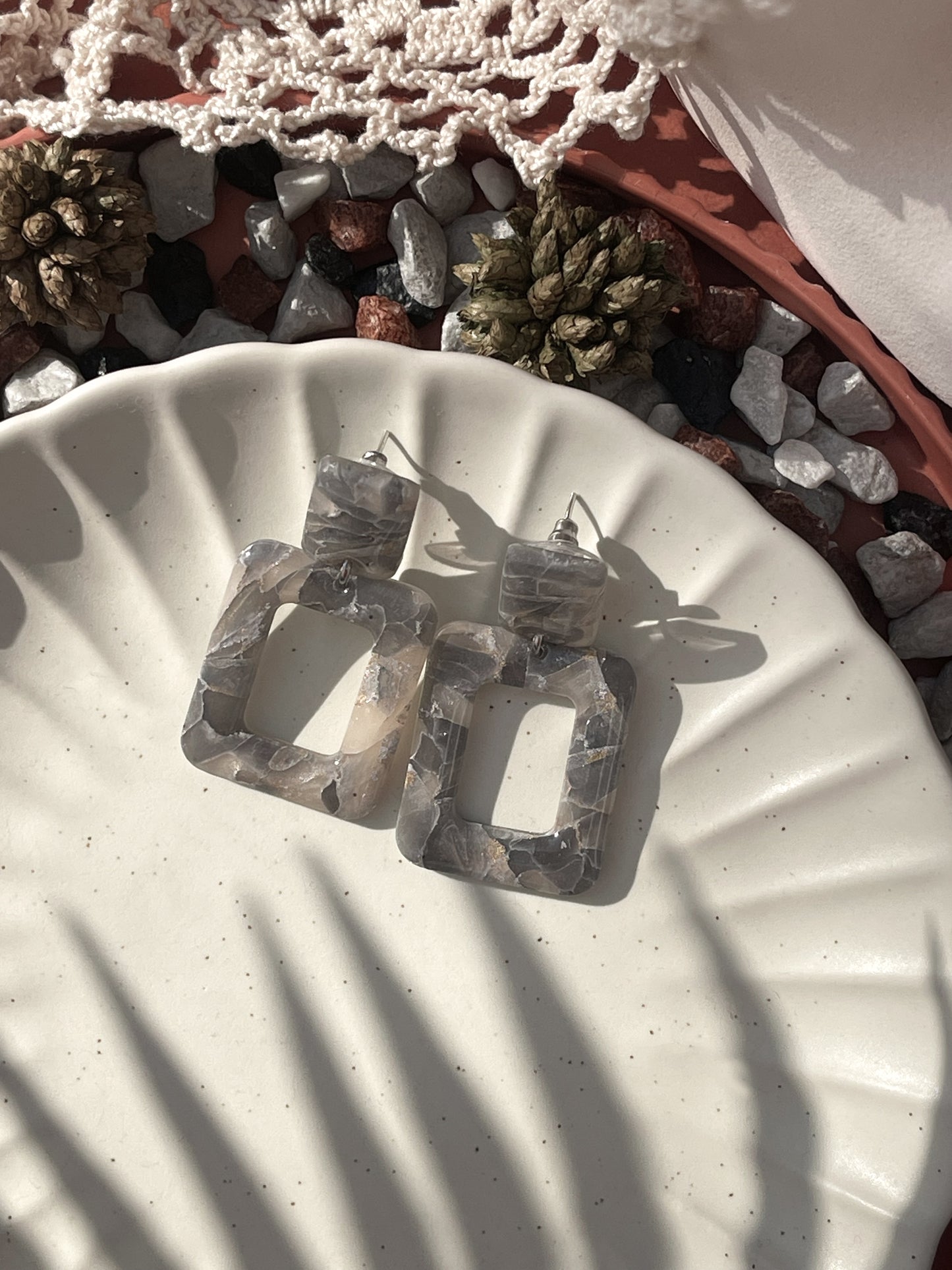 Stormy | Square grey marble earrings 01