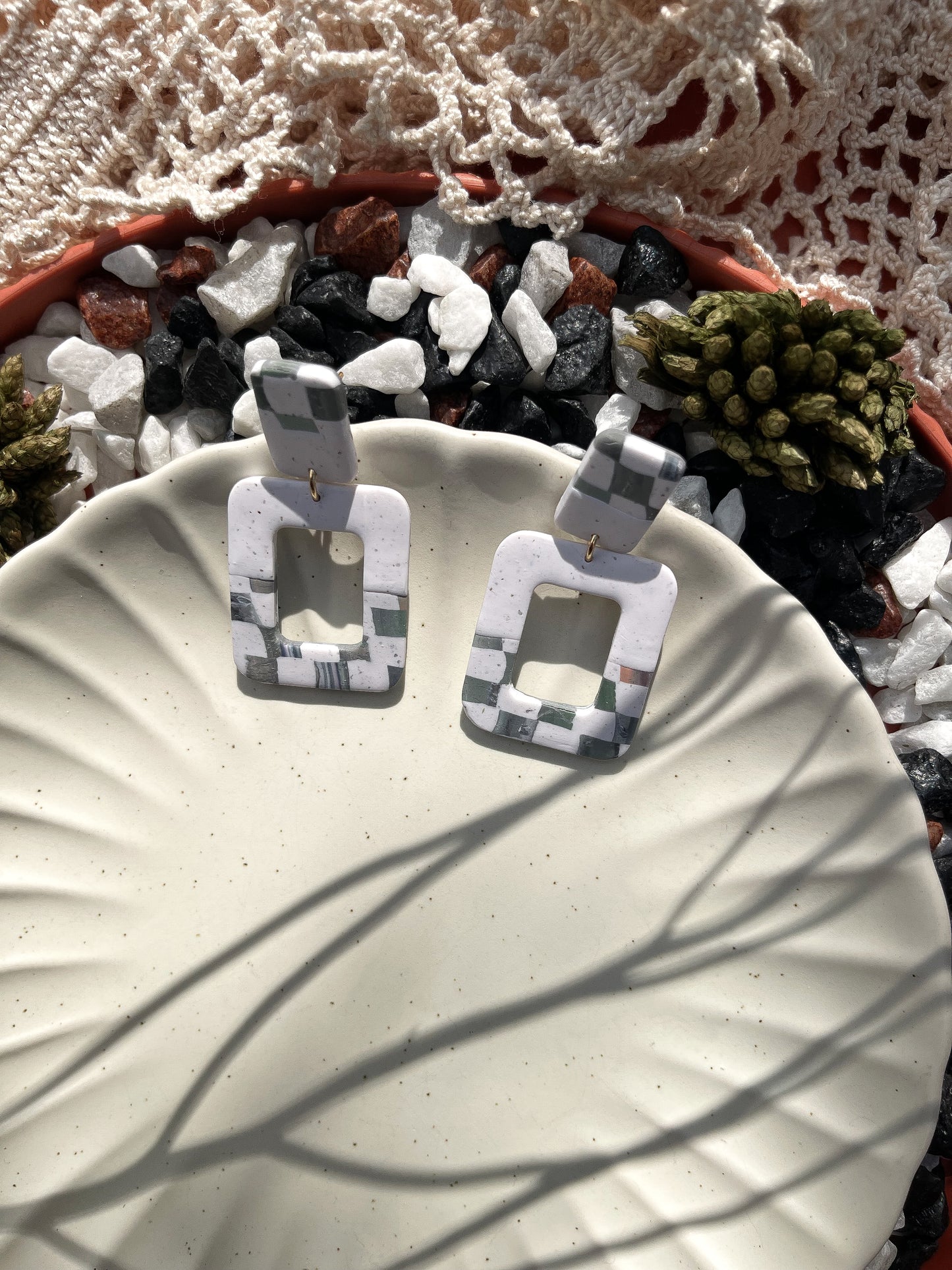 Snow | Checkered square earrings