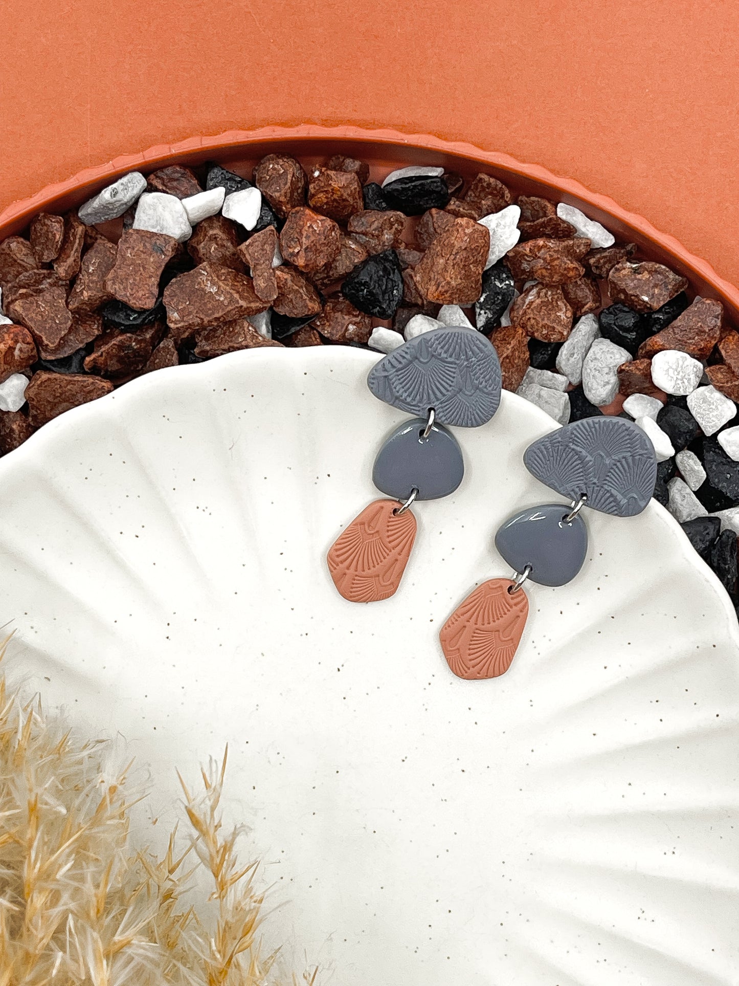 Solid | Organic dangles