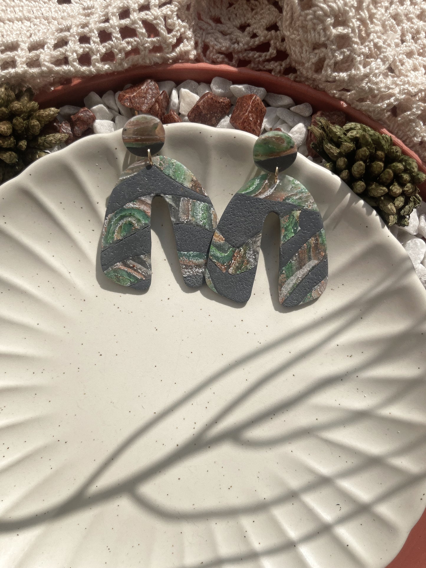 Snow | Agate and grey textured earrings