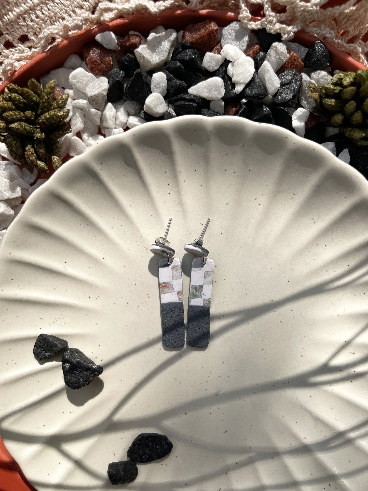 Stormy | Grey checkered earrings 04