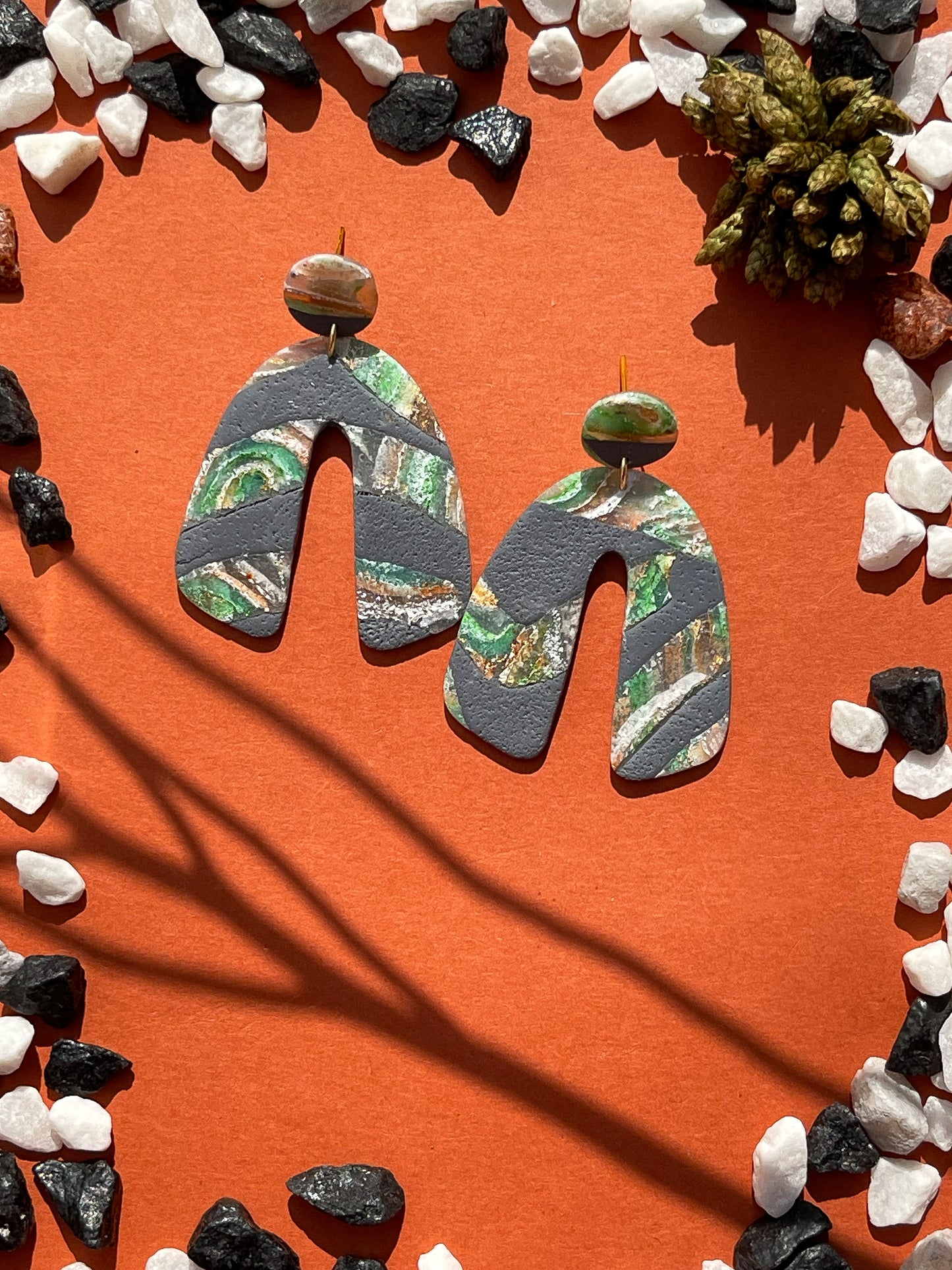 Snow | Agate and grey textured earrings