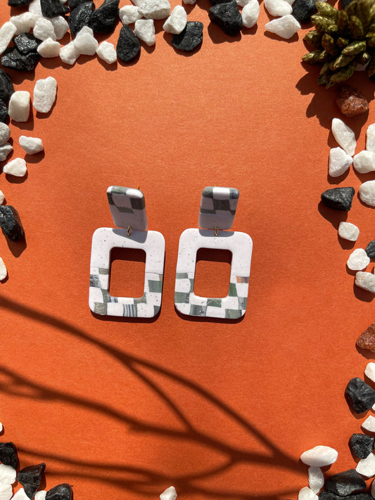 Snow | Checkered square earrings