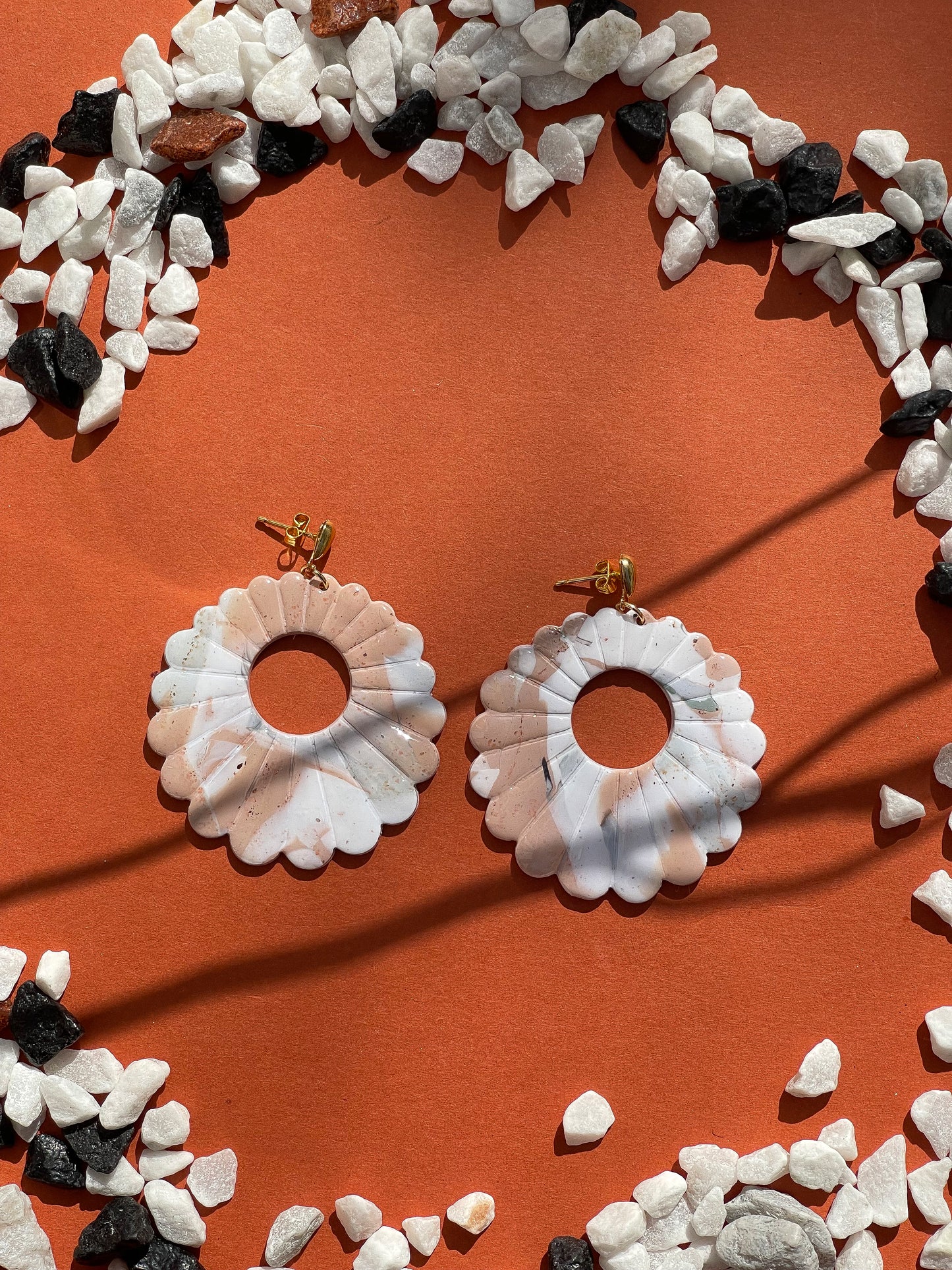 Snow | White and beige marble earrings